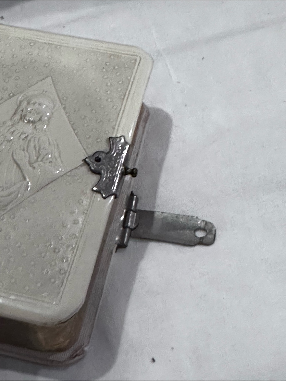 This is an antique embossed Key of Heaven Catholic prayer book published in 1905 - Picture 5 of 7
